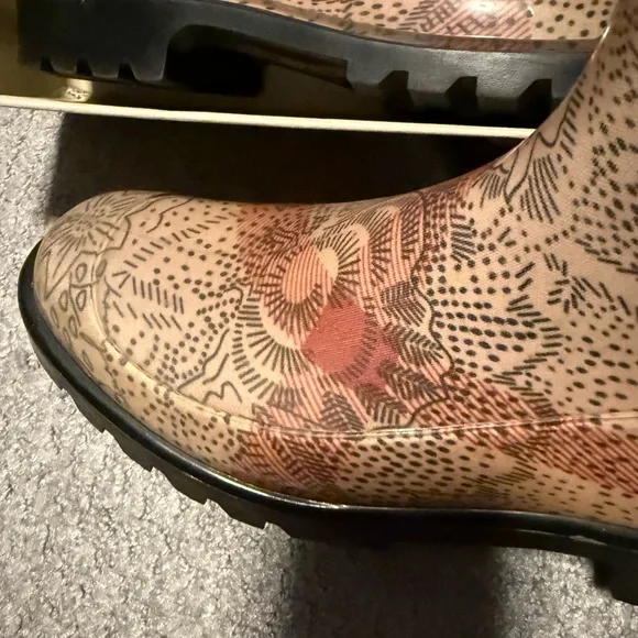 Burberry Tan and Black Very pretty Patterned Women's Rain Boots - Picture 9 of 10